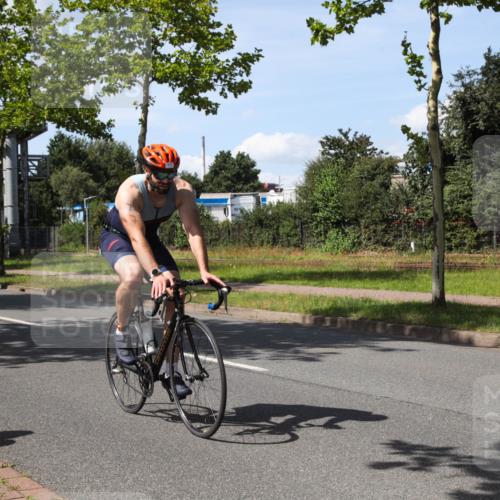 10.08.2025 - GEWOBA Citytriathlon Bremen Yannick Fuchs http://msf.ph/oto/8542809 10.08.2025 14:33:09 Radfahren 14, 37, 93, 122, 207, 357, 387, 473, 501 meine-sportfotos.de