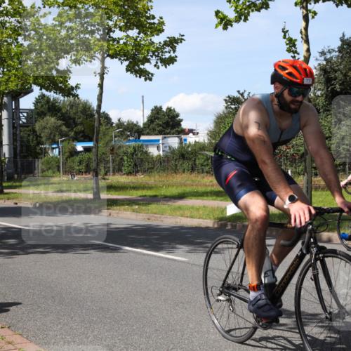 10.08.2025 - GEWOBA Citytriathlon Bremen Yannick Fuchs http://msf.ph/oto/8542812 10.08.2025 14:33:10 Radfahren 14, 37, 93, 122, 207, 357, 387, 473, 501 meine-sportfotos.de