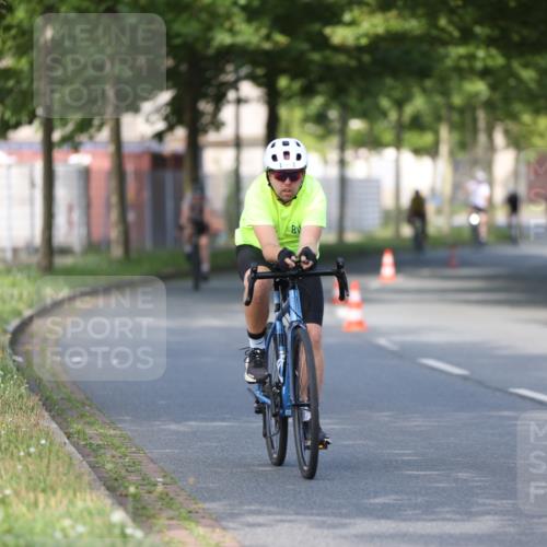 10.08.2025 - GEWOBA Citytriathlon Bremen Yannick Fuchs http://msf.ph/oto/8542813 10.08.2025 10:42:23 Radfahren 13, 25, 89, 131, 167, 175, 189, 199 meine-sportfotos.de