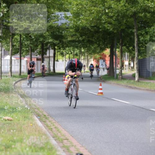 10.08.2025 - GEWOBA Citytriathlon Bremen Yannick Fuchs http://msf.ph/oto/8542815 10.08.2025 12:49:17 Radfahren 593, 774, 806, 840, 888, 942, 950, 1027 meine-sportfotos.de