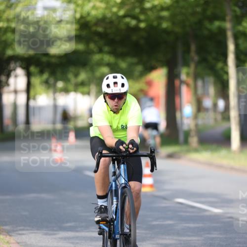 10.08.2025 - GEWOBA Citytriathlon Bremen Yannick Fuchs http://msf.ph/oto/8542824 10.08.2025 10:42:24 Radfahren 13, 25, 89, 131, 167, 175, 189, 199 meine-sportfotos.de