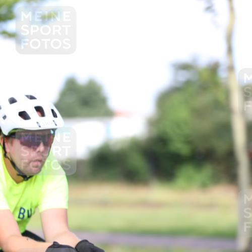 10.08.2025 - GEWOBA Citytriathlon Bremen Yannick Fuchs http://msf.ph/oto/8542832 10.08.2025 10:42:25 Radfahren 13, 25, 89, 131, 167, 175, 189, 199 meine-sportfotos.de