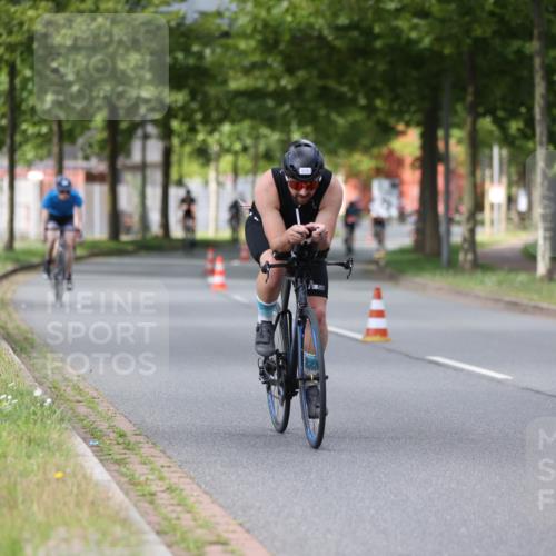 10.08.2025 - GEWOBA Citytriathlon Bremen Yannick Fuchs http://msf.ph/oto/8542833 10.08.2025 12:49:19 Radfahren 593, 702, 774, 806, 840, 888, 942, 950, 1027 meine-sportfotos.de