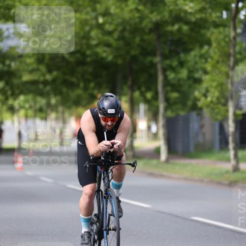 10.08.2025 - GEWOBA Citytriathlon Bremen Yannick Fuchs http://msf.ph/oto/8542839 10.08.2025 12:49:20 Radfahren 560, 593, 702, 774, 806, 840, 841, 888, 942, 950 meine-sportfotos.de