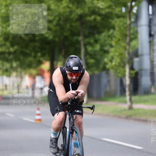 10.08.2025 - GEWOBA Citytriathlon Bremen Yannick Fuchs http://msf.ph/oto/8542842 10.08.2025 12:49:20 Radfahren 560, 593, 702, 774, 806, 840, 841, 888, 942, 950 meine-sportfotos.de
