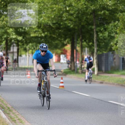 10.08.2025 - GEWOBA Citytriathlon Bremen Yannick Fuchs http://msf.ph/oto/8542852 10.08.2025 12:49:22 Radfahren 560, 593, 702, 774, 806, 840, 841, 888, 942 meine-sportfotos.de