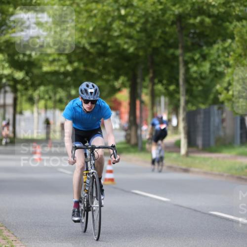 10.08.2025 - GEWOBA Citytriathlon Bremen Yannick Fuchs http://msf.ph/oto/8542855 10.08.2025 12:49:22 Radfahren 560, 593, 702, 774, 806, 840, 841, 888, 942 meine-sportfotos.de