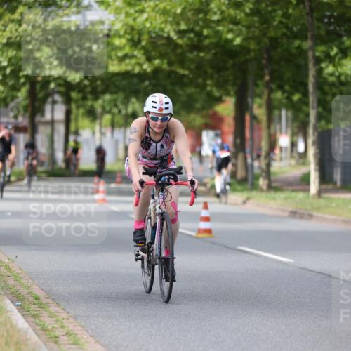 10.08.2025 - GEWOBA Citytriathlon Bremen Yannick Fuchs http://msf.ph/oto/8542864 10.08.2025 12:49:23 Radfahren 560, 593, 702, 774, 806, 840, 841, 888, 942 meine-sportfotos.de