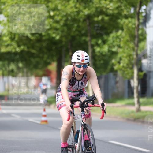 10.08.2025 - GEWOBA Citytriathlon Bremen Yannick Fuchs http://msf.ph/oto/8542872 10.08.2025 12:49:24 Radfahren 560, 593, 702, 774, 806, 840, 841, 888, 942 meine-sportfotos.de