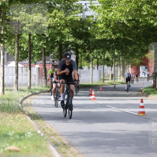10.08.2025 - GEWOBA Citytriathlon Bremen Yannick Fuchs http://msf.ph/oto/8542883 10.08.2025 12:49:26 Radfahren 560, 593, 702, 715, 774, 806, 840, 841, 888, 942 meine-sportfotos.de