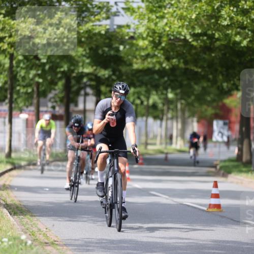 10.08.2025 - GEWOBA Citytriathlon Bremen Yannick Fuchs http://msf.ph/oto/8542894 10.08.2025 12:49:27 Radfahren 560, 593, 702, 715, 774, 806, 840, 841, 873, 888, 942 meine-sportfotos.de