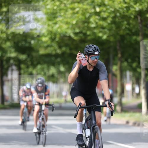 10.08.2025 - GEWOBA Citytriathlon Bremen Yannick Fuchs http://msf.ph/oto/8542900 10.08.2025 12:49:27 Radfahren 560, 593, 702, 715, 774, 806, 840, 841, 873, 888, 942 meine-sportfotos.de