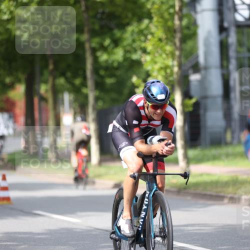 10.08.2025 - GEWOBA Citytriathlon Bremen Yannick Fuchs http://msf.ph/oto/8542911 10.08.2025 12:49:29 Radfahren 560, 593, 702, 715, 774, 806, 840, 841, 873, 888, 922, 942 meine-sportfotos.de