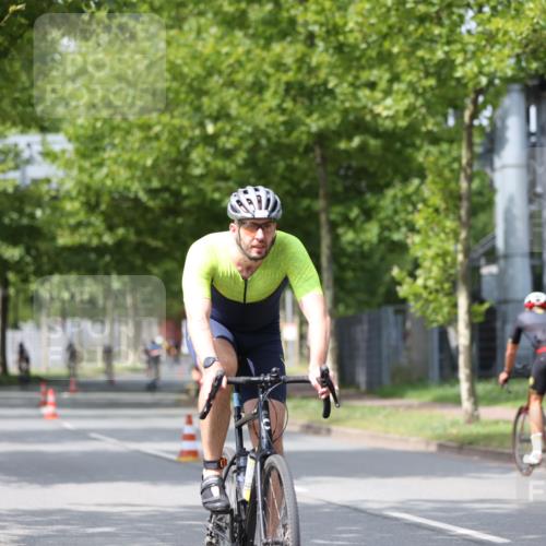 10.08.2025 - GEWOBA Citytriathlon Bremen Yannick Fuchs http://msf.ph/oto/8542926 10.08.2025 12:49:31 Radfahren 560, 593, 637, 702, 715, 774, 806, 840, 841, 873, 888, 922, 942 meine-sportfotos.de
