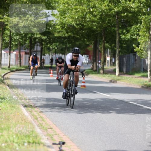 10.08.2025 - GEWOBA Citytriathlon Bremen Yannick Fuchs http://msf.ph/oto/8542941 10.08.2025 12:49:37 Radfahren 560, 637, 648, 666, 689, 702, 715, 774, 841, 856, 873, 888, 922 meine-sportfotos.de