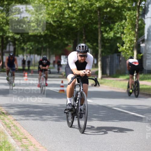 10.08.2025 - GEWOBA Citytriathlon Bremen Yannick Fuchs http://msf.ph/oto/8542949 10.08.2025 12:49:38 Radfahren 560, 637, 648, 666, 689, 702, 715, 774, 841, 856, 873, 888, 922 meine-sportfotos.de