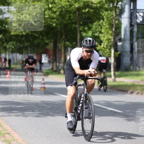 10.08.2025 - GEWOBA Citytriathlon Bremen Yannick Fuchs http://msf.ph/oto/8542951 10.08.2025 12:49:38 Radfahren 560, 637, 648, 666, 689, 702, 715, 774, 841, 856, 873, 888, 922 meine-sportfotos.de