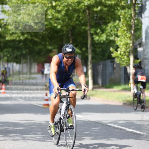 10.08.2025 - GEWOBA Citytriathlon Bremen Yannick Fuchs http://msf.ph/oto/8542969 10.08.2025 12:49:39 Radfahren 560, 637, 648, 666, 688, 689, 702, 715, 774, 841, 856, 873, 888, 922 meine-sportfotos.de