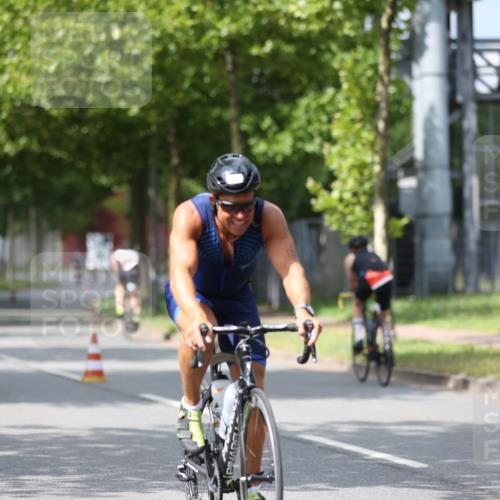 10.08.2025 - GEWOBA Citytriathlon Bremen Yannick Fuchs http://msf.ph/oto/8542973 10.08.2025 12:49:39 Radfahren 560, 637, 648, 666, 688, 689, 702, 715, 774, 841, 856, 873, 888, 922 meine-sportfotos.de