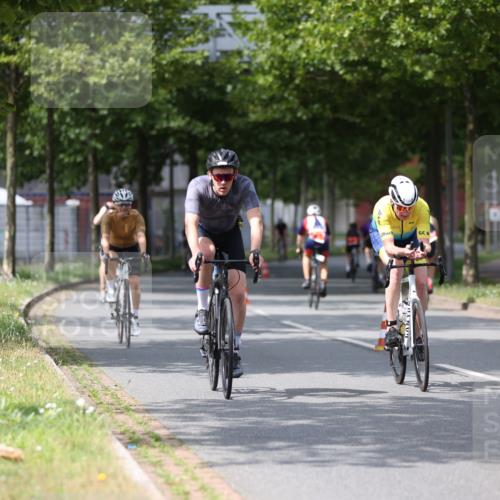 10.08.2025 - GEWOBA Citytriathlon Bremen Yannick Fuchs http://msf.ph/oto/8543008 10.08.2025 12:49:44 Radfahren 552, 560, 637, 648, 666, 688, 689, 692, 702, 715, 741, 841, 856, 873, 922 meine-sportfotos.de