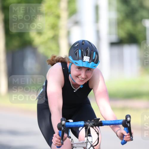 10.08.2025 - GEWOBA Citytriathlon Bremen Yannick Fuchs http://msf.ph/oto/8543024 10.08.2025 10:43:22 Radfahren 27, 51, 149, 361, 415, 422 meine-sportfotos.de
