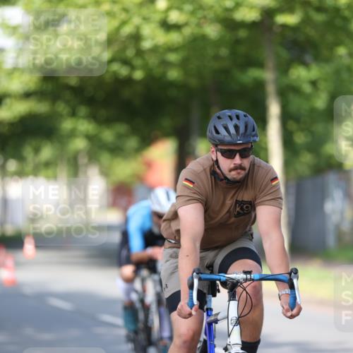 10.08.2025 - GEWOBA Citytriathlon Bremen Yannick Fuchs http://msf.ph/oto/8543082 10.08.2025 10:43:30 Radfahren 27, 53, 217, 361, 422 meine-sportfotos.de