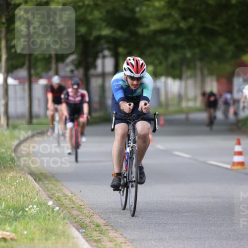 10.08.2025 - GEWOBA Citytriathlon Bremen Yannick Fuchs http://msf.ph/oto/8543094 10.08.2025 12:49:52 Radfahren 552, 637, 648, 666, 688, 689, 692, 722, 741, 838, 856, 873, 922, 959 meine-sportfotos.de