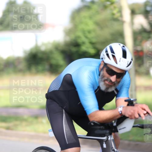 10.08.2025 - GEWOBA Citytriathlon Bremen Yannick Fuchs http://msf.ph/oto/8543097 10.08.2025 10:43:32 Radfahren 53, 217, 361, 422, 487 meine-sportfotos.de