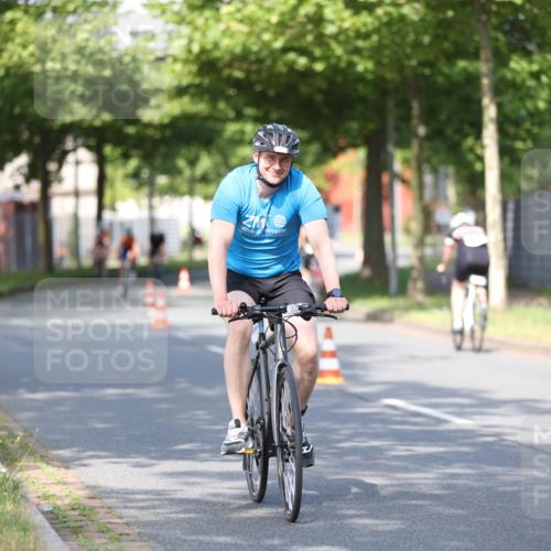 10.08.2025 - GEWOBA Citytriathlon Bremen Yannick Fuchs http://msf.ph/oto/8543106 10.08.2025 10:43:38 Radfahren 53, 217, 361, 422, 487, 507 meine-sportfotos.de