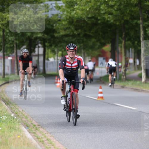 10.08.2025 - GEWOBA Citytriathlon Bremen Yannick Fuchs http://msf.ph/oto/8543111 10.08.2025 12:49:54 Radfahren 552, 637, 648, 666, 688, 689, 692, 722, 741, 838, 856, 922, 935, 959 meine-sportfotos.de