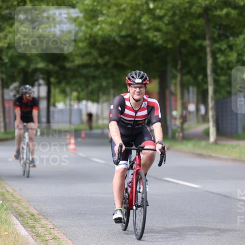 10.08.2025 - GEWOBA Citytriathlon Bremen Yannick Fuchs http://msf.ph/oto/8543117 10.08.2025 12:49:54 Radfahren 552, 637, 648, 666, 688, 689, 692, 722, 741, 838, 856, 922, 935, 959 meine-sportfotos.de