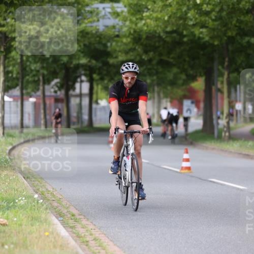 10.08.2025 - GEWOBA Citytriathlon Bremen Yannick Fuchs http://msf.ph/oto/8543119 10.08.2025 12:49:55 Radfahren 552, 637, 648, 666, 688, 689, 692, 722, 741, 838, 856, 935, 959 meine-sportfotos.de