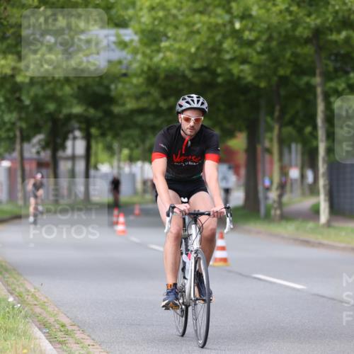 10.08.2025 - GEWOBA Citytriathlon Bremen Yannick Fuchs http://msf.ph/oto/8543126 10.08.2025 12:49:56 Radfahren 552, 648, 666, 688, 689, 692, 722, 741, 838, 856, 935, 959 meine-sportfotos.de