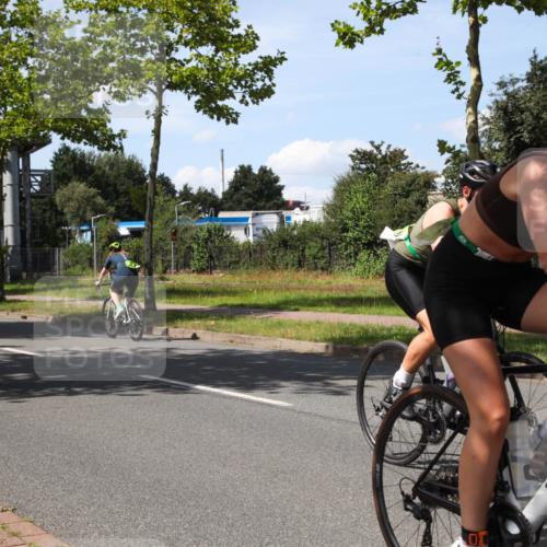10.08.2025 - GEWOBA Citytriathlon Bremen Yannick Fuchs http://msf.ph/oto/8543136 10.08.2025 14:34:19 Radfahren 45, 76, 88, 143, 214, 304, 316, 364, 375, 392, 424, 443, 451, 515, 530 meine-sportfotos.de