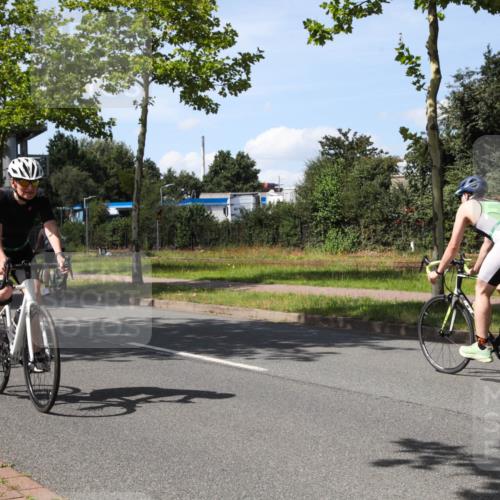 10.08.2025 - GEWOBA Citytriathlon Bremen Yannick Fuchs http://msf.ph/oto/8543151 10.08.2025 14:34:24 Radfahren 45, 76, 79, 88, 143, 144, 146, 214, 304, 316, 375, 392, 424, 443, 515, 524 meine-sportfotos.de