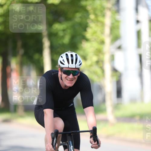 10.08.2025 - GEWOBA Citytriathlon Bremen Yannick Fuchs http://msf.ph/oto/8543161 10.08.2025 10:43:45 Radfahren 53, 179, 217, 422, 425, 487, 507 meine-sportfotos.de