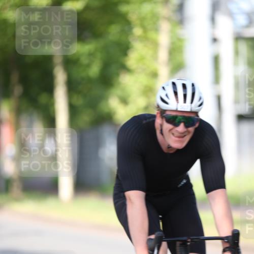 10.08.2025 - GEWOBA Citytriathlon Bremen Yannick Fuchs http://msf.ph/oto/8543163 10.08.2025 10:43:45 Radfahren 53, 179, 217, 422, 425, 487, 507 meine-sportfotos.de