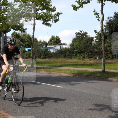 10.08.2025 - GEWOBA Citytriathlon Bremen Yannick Fuchs http://msf.ph/oto/8543171 10.08.2025 14:34:31 Radfahren 45, 76, 79, 88, 143, 144, 146, 300, 304, 316, 375, 392, 443, 465, 524 meine-sportfotos.de