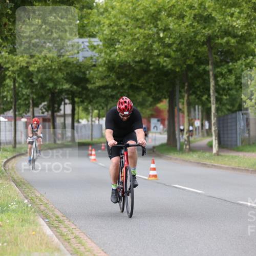 10.08.2025 - GEWOBA Citytriathlon Bremen Yannick Fuchs http://msf.ph/oto/8543178 10.08.2025 12:50:04 Radfahren 552, 688, 692, 722, 741, 752, 838, 935, 959 meine-sportfotos.de