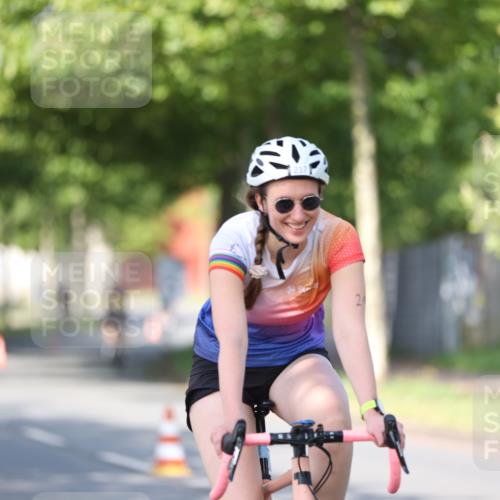 10.08.2025 - GEWOBA Citytriathlon Bremen Yannick Fuchs http://msf.ph/oto/8543184 10.08.2025 10:43:47 Radfahren 53, 179, 217, 425, 487, 507 meine-sportfotos.de