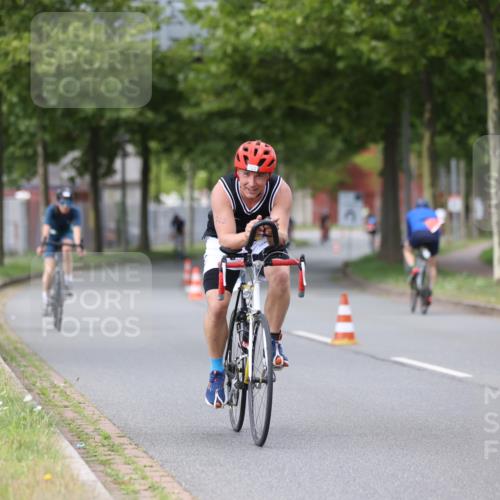 10.08.2025 - GEWOBA Citytriathlon Bremen Yannick Fuchs http://msf.ph/oto/8543195 10.08.2025 12:50:06 Radfahren 552, 722, 741, 752, 838, 852, 935, 959 meine-sportfotos.de