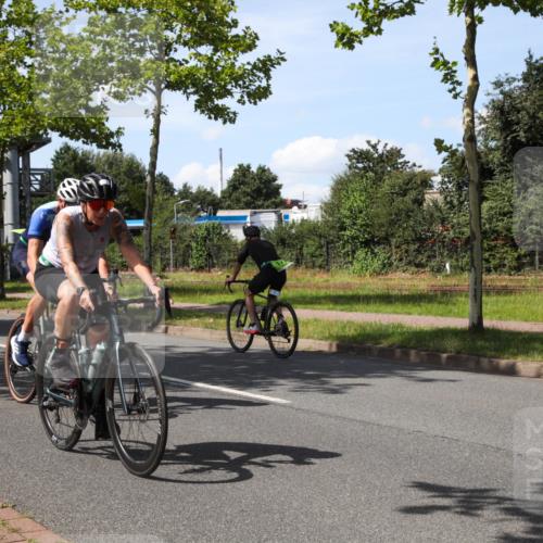 10.08.2025 - GEWOBA Citytriathlon Bremen Yannick Fuchs http://msf.ph/oto/8543210 10.08.2025 14:34:52 Radfahren 23, 31, 72, 268, 300, 340, 413, 430, 502, 511 meine-sportfotos.de
