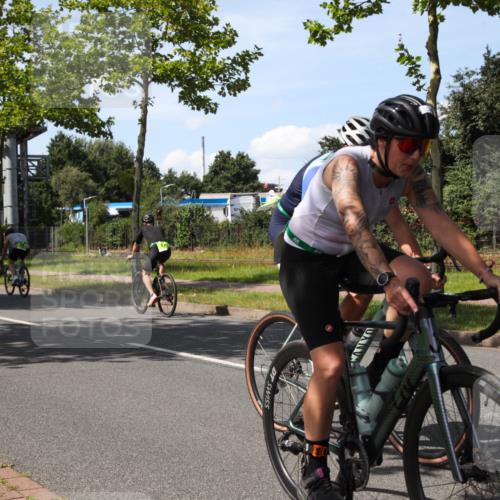 10.08.2025 - GEWOBA Citytriathlon Bremen Yannick Fuchs http://msf.ph/oto/8543213 10.08.2025 14:34:53 Radfahren 23, 31, 72, 268, 300, 340, 413, 430, 502, 511 meine-sportfotos.de