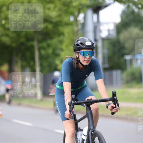 10.08.2025 - GEWOBA Citytriathlon Bremen Yannick Fuchs http://msf.ph/oto/8543214 10.08.2025 12:50:09 Radfahren 643, 722, 752, 820, 838, 852, 935, 959 meine-sportfotos.de