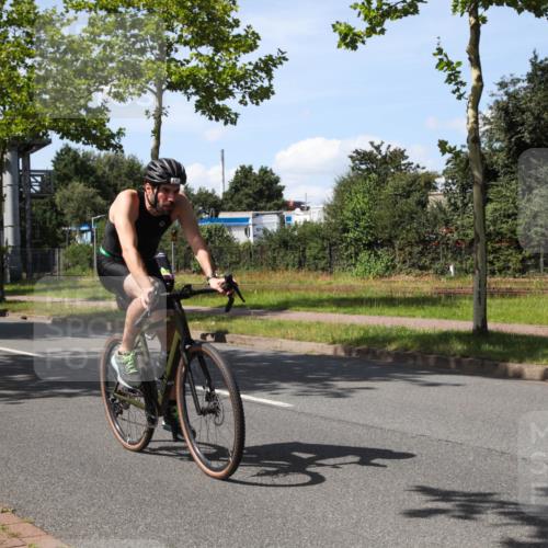 10.08.2025 - GEWOBA Citytriathlon Bremen Yannick Fuchs http://msf.ph/oto/8543221 10.08.2025 14:34:54 Radfahren 23, 31, 72, 268, 300, 340, 413, 430, 502, 511 meine-sportfotos.de