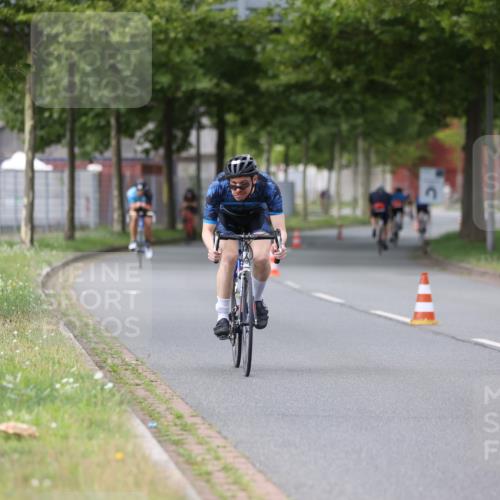 10.08.2025 - GEWOBA Citytriathlon Bremen Yannick Fuchs http://msf.ph/oto/8543230 10.08.2025 12:50:13 Radfahren 643, 722, 752, 820, 838, 852, 935, 959 meine-sportfotos.de