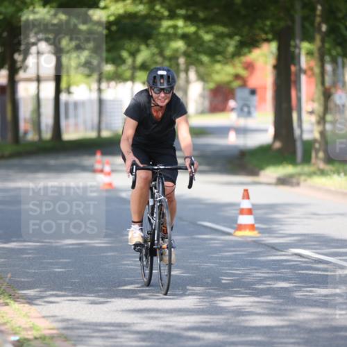 10.08.2025 - GEWOBA Citytriathlon Bremen Yannick Fuchs http://msf.ph/oto/8543235 10.08.2025 10:43:58 Radfahren 179, 425, 507 meine-sportfotos.de