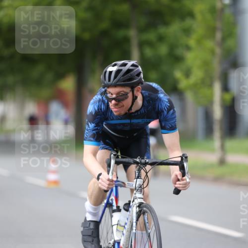 10.08.2025 - GEWOBA Citytriathlon Bremen Yannick Fuchs http://msf.ph/oto/8543241 10.08.2025 12:50:15 Radfahren 643, 722, 752, 820, 838, 852, 867, 935 meine-sportfotos.de