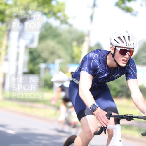 10.08.2025 - GEWOBA Citytriathlon Bremen Yannick Fuchs http://msf.ph/oto/8543258 10.08.2025 10:44:23 Radfahren 235, 351, 465, 511 meine-sportfotos.de