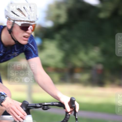 10.08.2025 - GEWOBA Citytriathlon Bremen Yannick Fuchs http://msf.ph/oto/8543261 10.08.2025 10:44:23 Radfahren 235, 351, 465, 511 meine-sportfotos.de